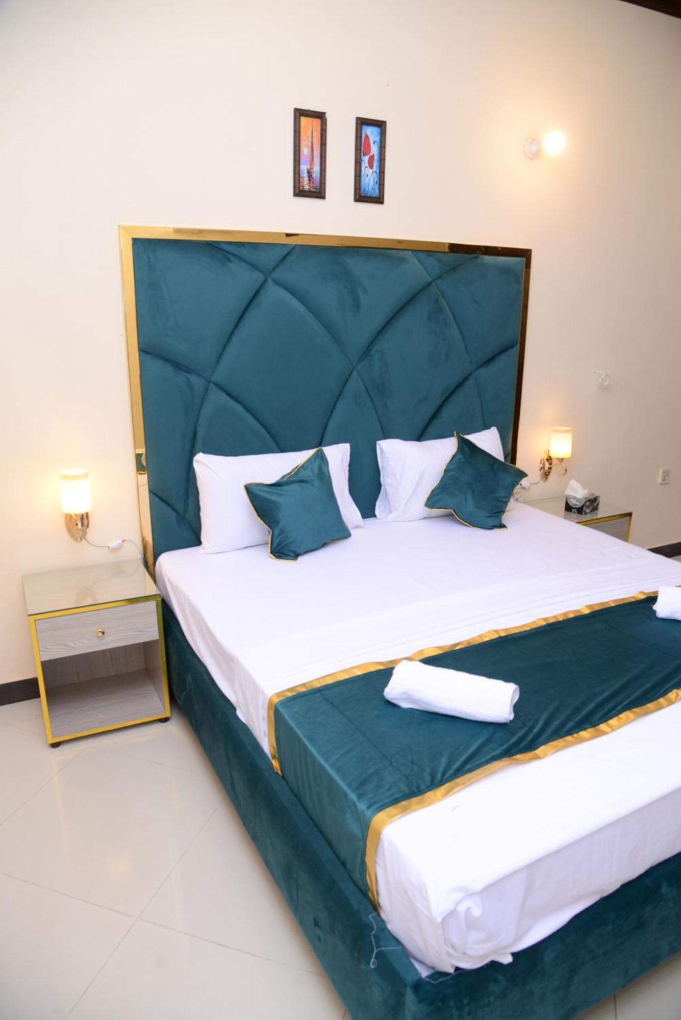 Go Room Hotel Lahore Exterior foto