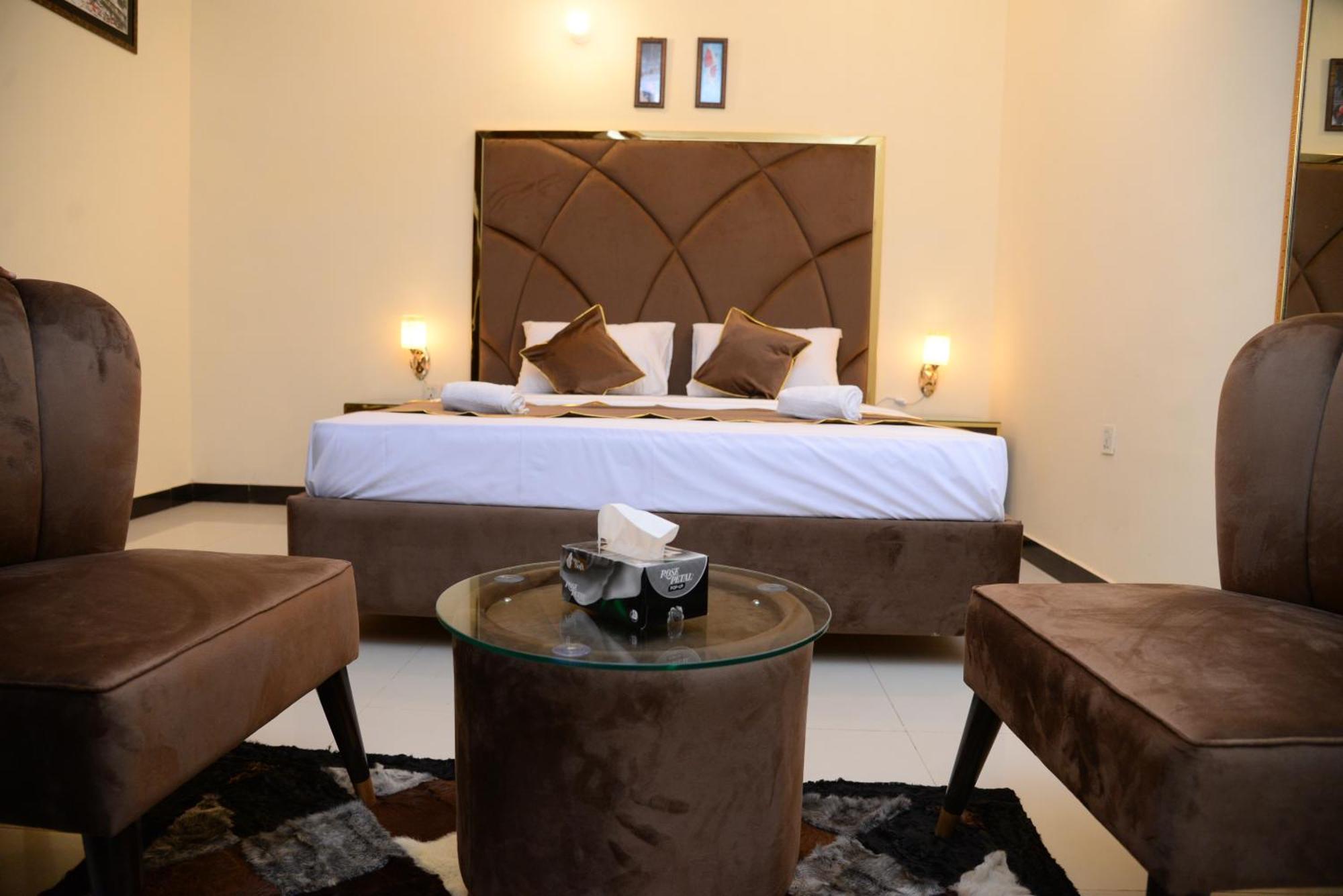 Go Room Hotel Lahore Exterior foto